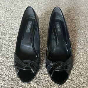 White house black market Cecile Black heel 9m
